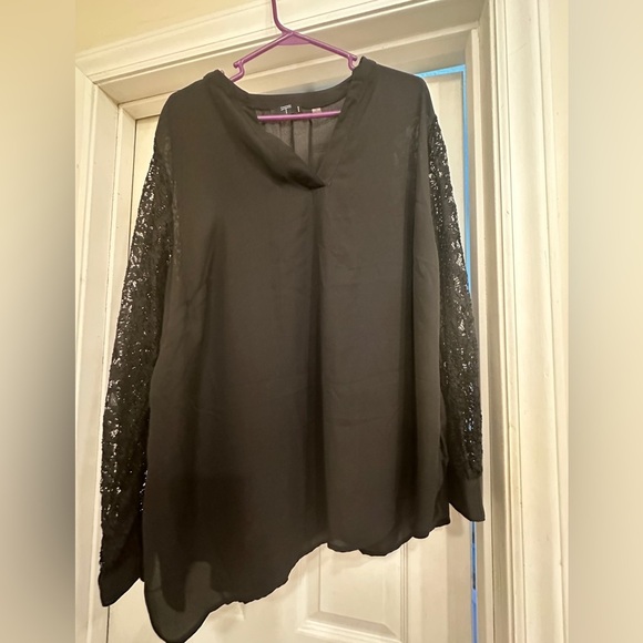 Tahari lace sleeve dress shirt. - Picture 3 of 6